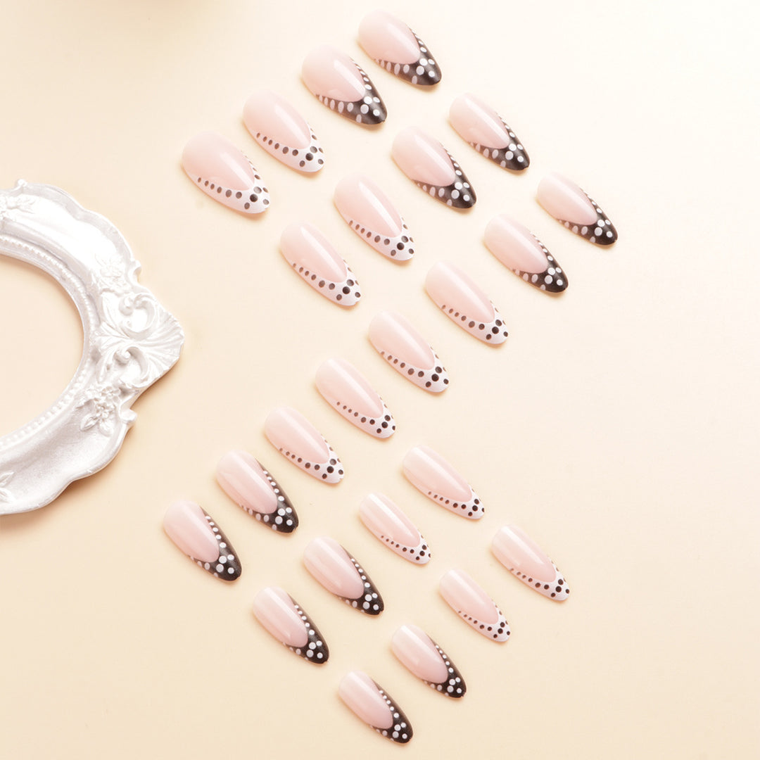Elegante künstlerische Nagelverlängerungen Karnz