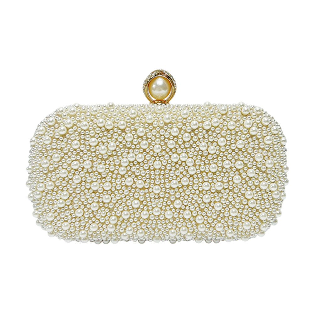 Dekorative Perlen-Clutch mit goldenen Akzenten