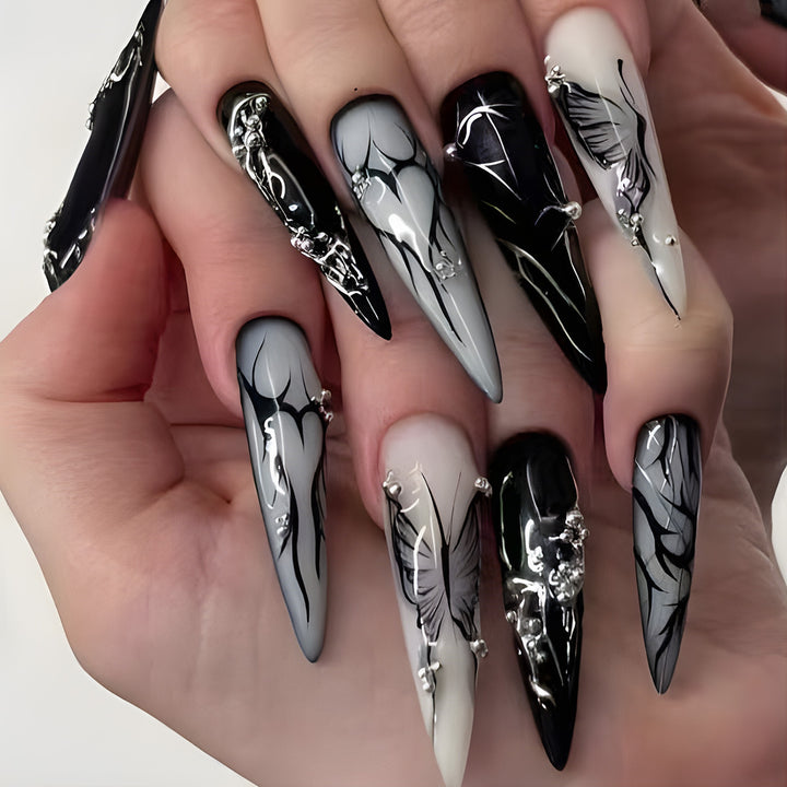 Gothic-inspirierte Stiletto Press-On Nägel Karnz