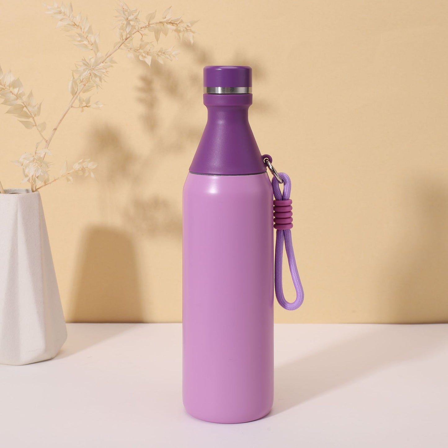 Damen isolierte Wasserflasche mit praktischem Trageband Karnz