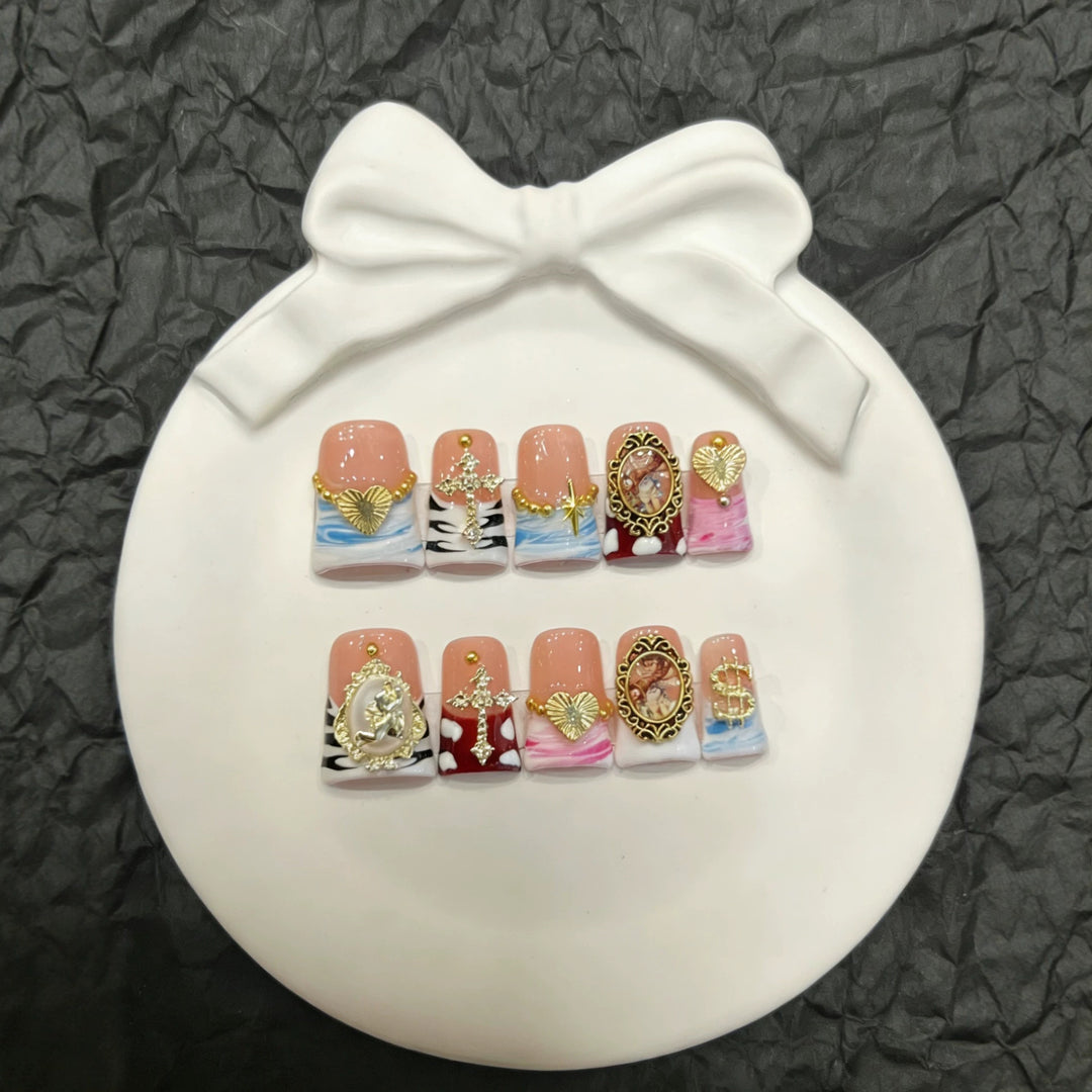 Dekoratives Press-On Nail Art Set mit floralen und Insektenakzenten