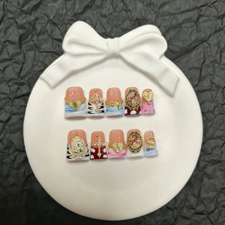 Dekoratives Press-On Nail Art Set mit floralen und Insektenakzenten
