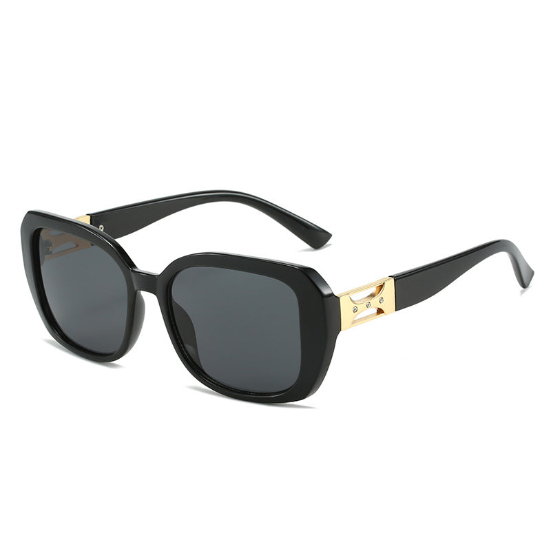 Damen Designer-Sonnenbrille mit luxuriös akzentuiertem Rahmen Karnz