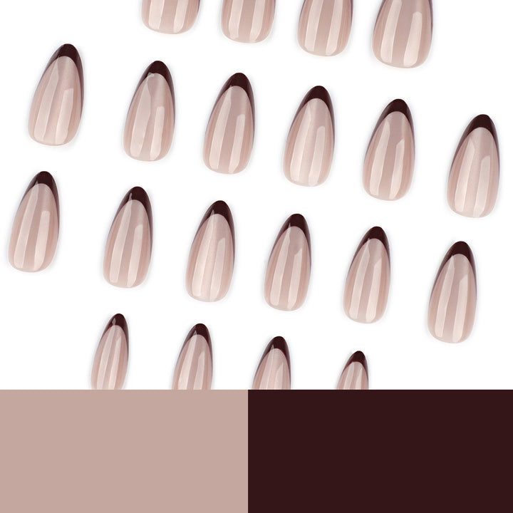 Künstliche Nagelkunst mit elegantem French-Tip Karnz