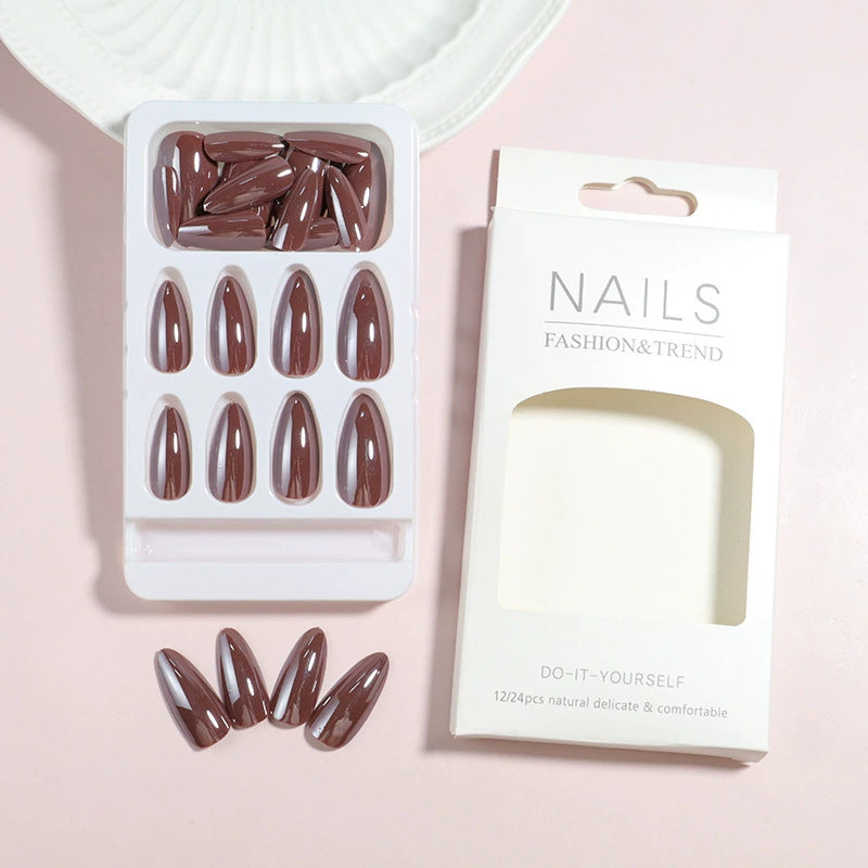 Glänzendes Faux-Nagel-Set Karnz