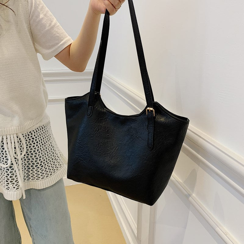 Geräumige Alltags-Schultertasche Karnz