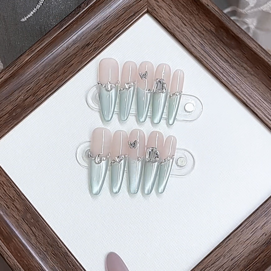 Elegantes Press-On-Nagelset mit Kristallakzenten Karnz