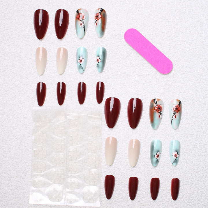 Künstlerische florale Press-On-Nageldesigns Karnz