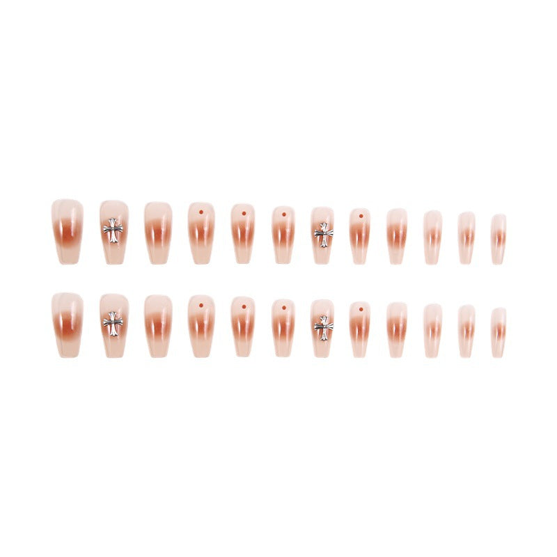 Kunstnagelset mit Glamourösen 3D-Verzierungen Karnz