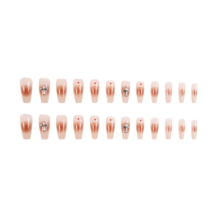 Kunstnagelset mit Glamourösen 3D-Verzierungen Karnz