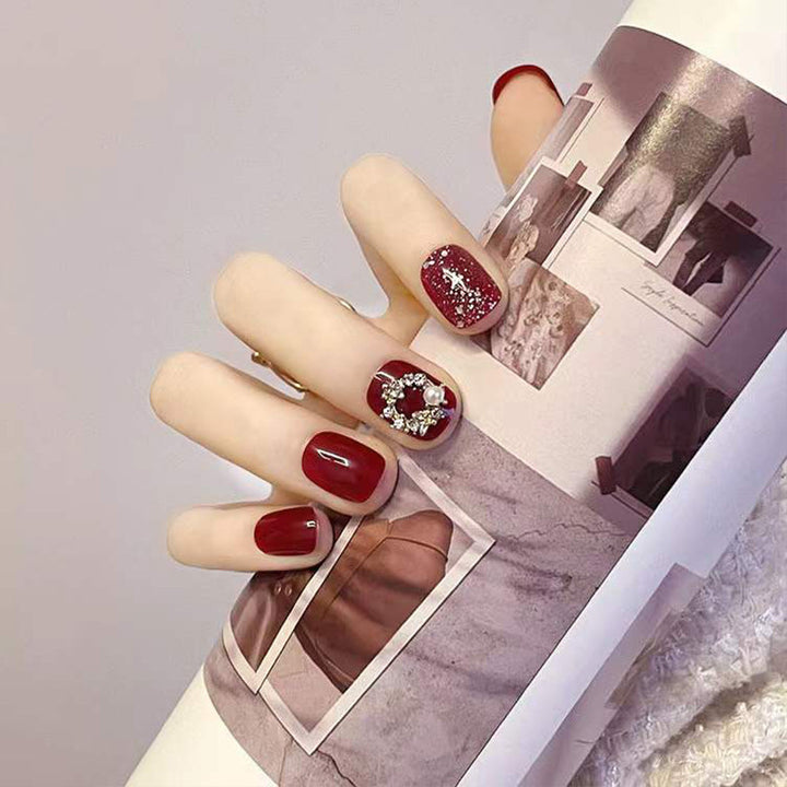 Dekoratives florales Press-On-Nagelkunst-Set Karnz