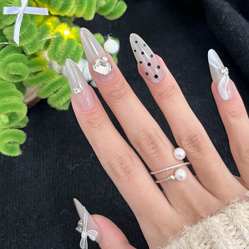 Dekorative Stiletto Press-On Nägel mit Rhinestone-Verzierungen Karnz