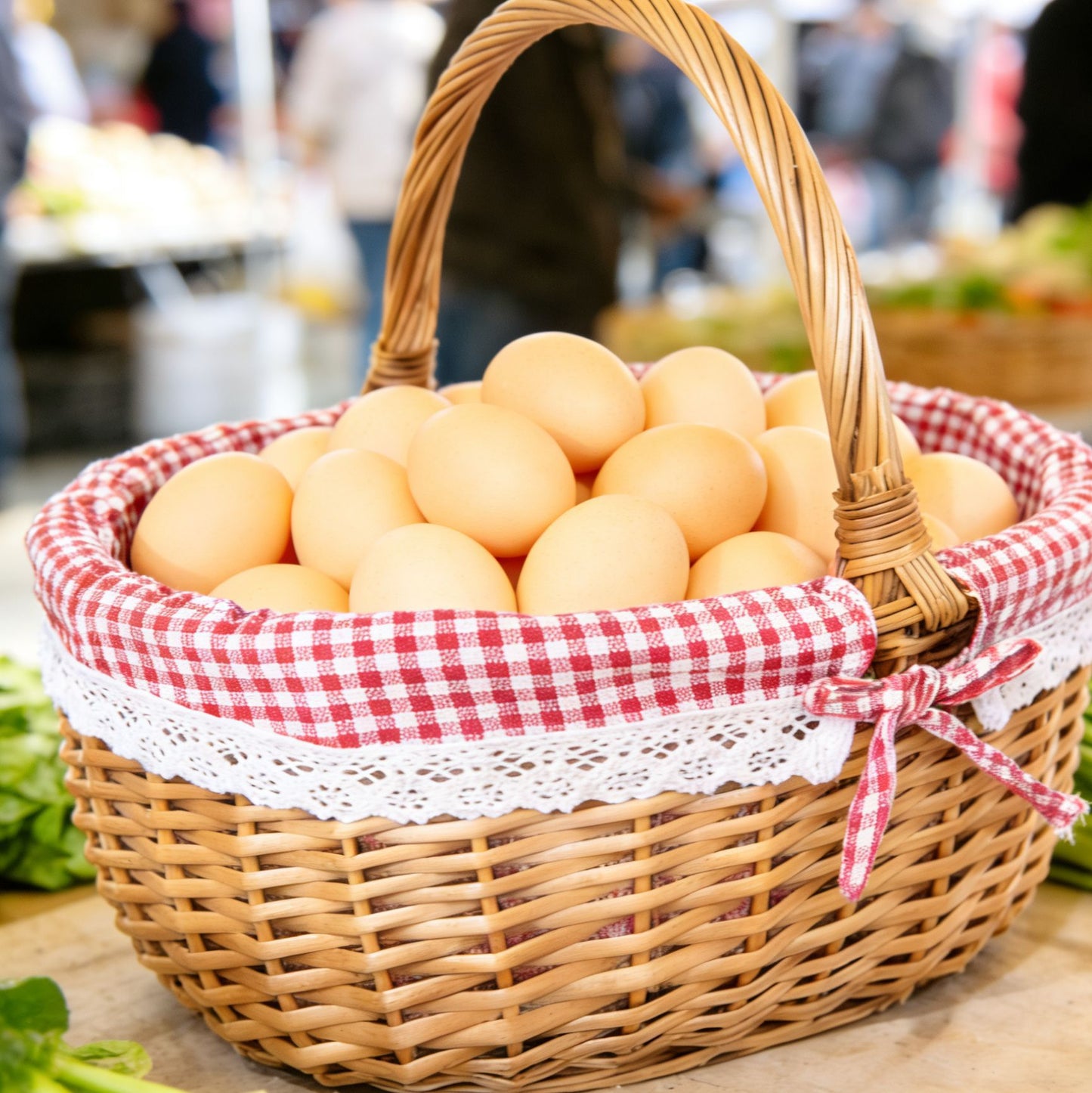 Damen geflochtener Korb mit romantischem Gingham-Muster Karnz