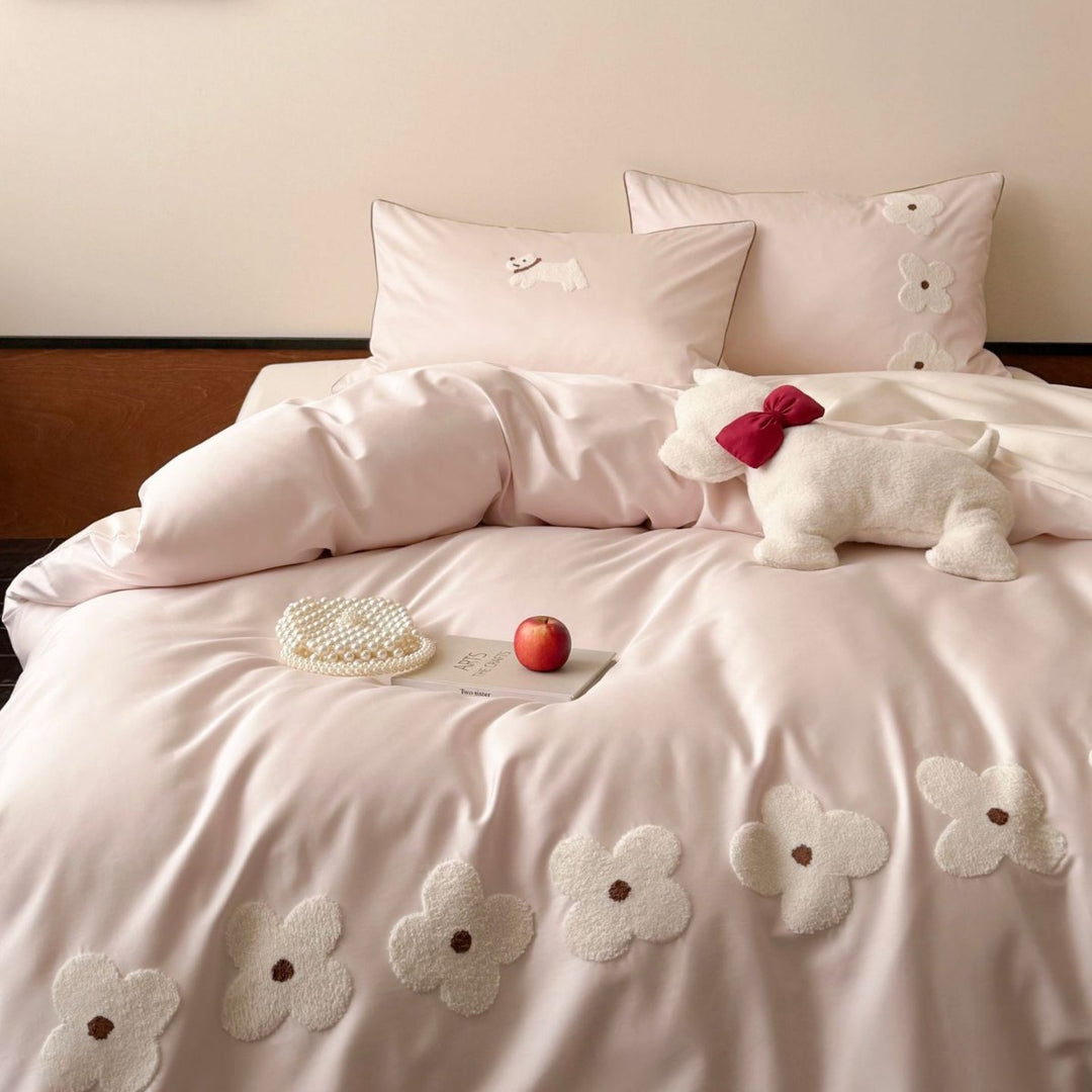 Wendbare Baumwollsatin-Bettbezuggarnitur mit applizierten Blumenmotiven und Hunde‑Applikation