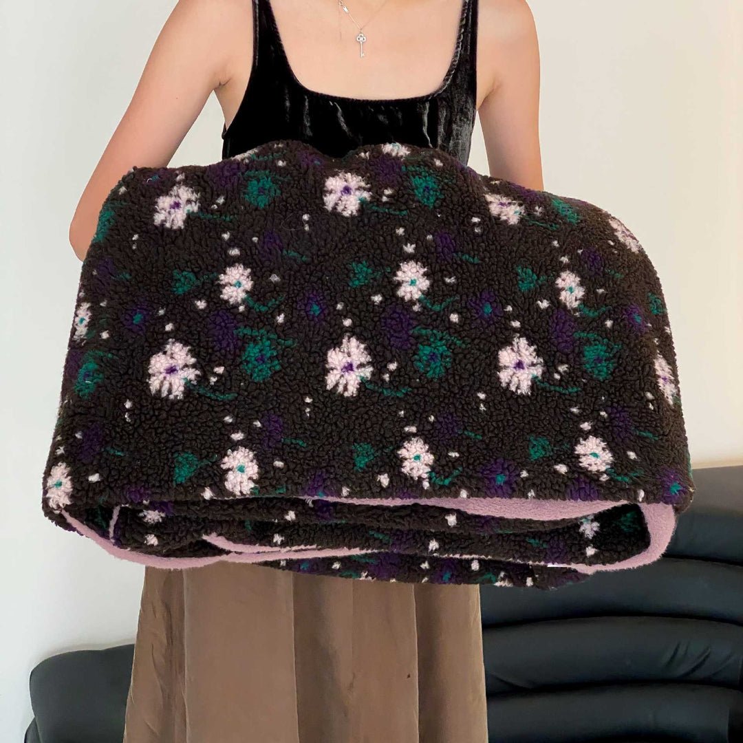 Plüsch Sherpa Wurfdecke mit retro floralem Bouclé-Textur