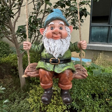Gartenwichtel auf Schaukel Karnz