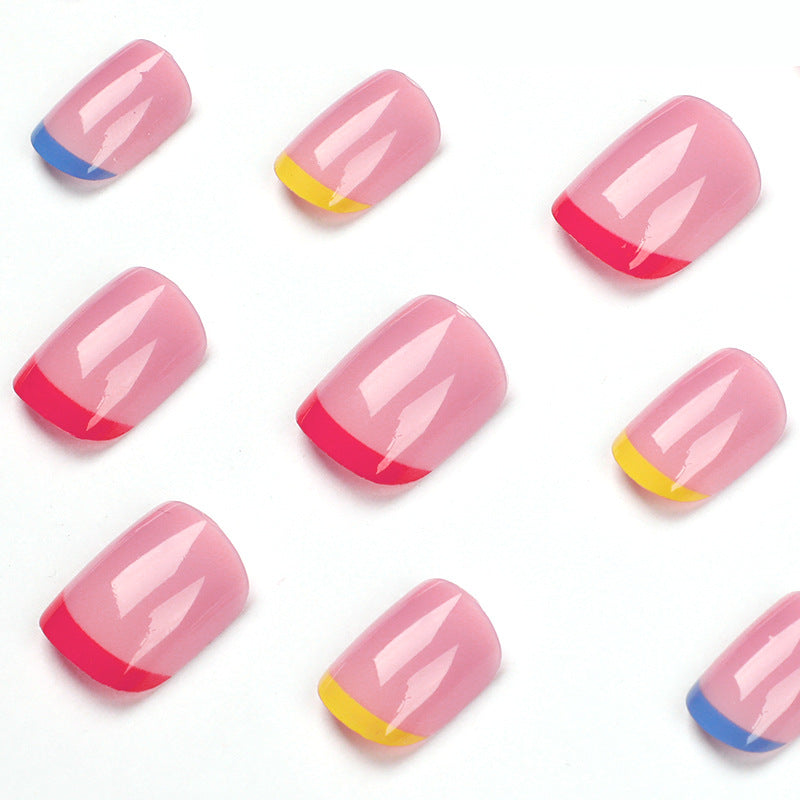 Nagelkunst mit bunten Spitzen Karnz