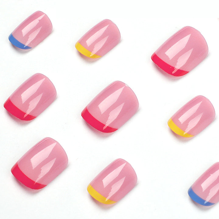 Nagelkunst mit bunten Spitzen Karnz