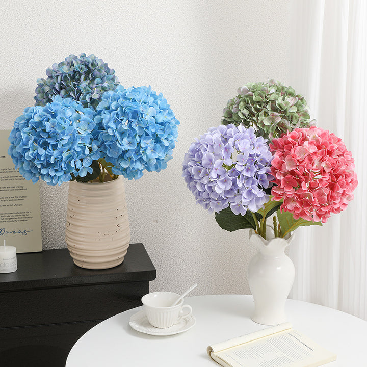 Kunsthortensienzweig mit detaillierten Blüten Karnz