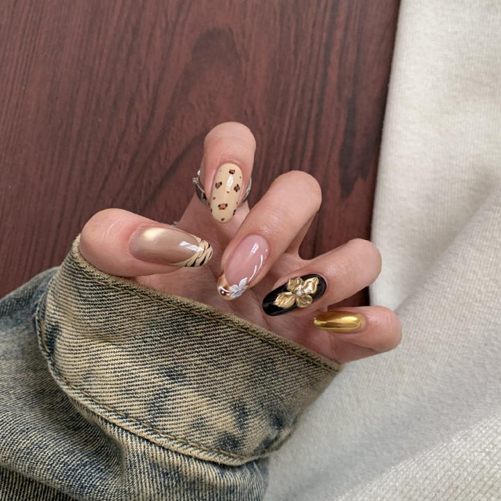 Kunstnägel mit Blumendesign Karnz