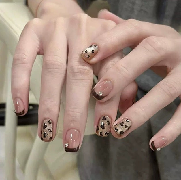 Künstlerische Leopardenmuster Nagelverstärkungen Karnz