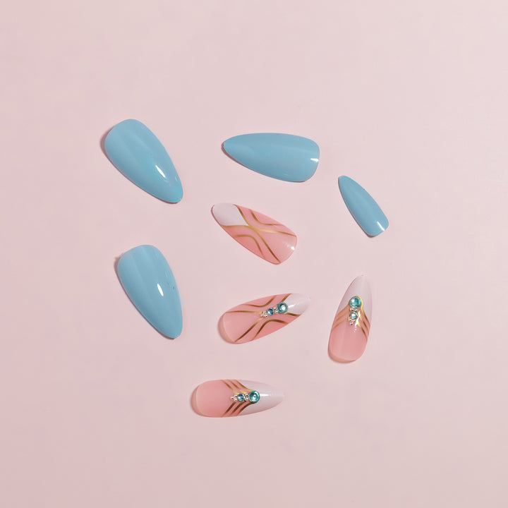 Künstlerisches Press-On-Nagelset mit eleganten Details Karnz