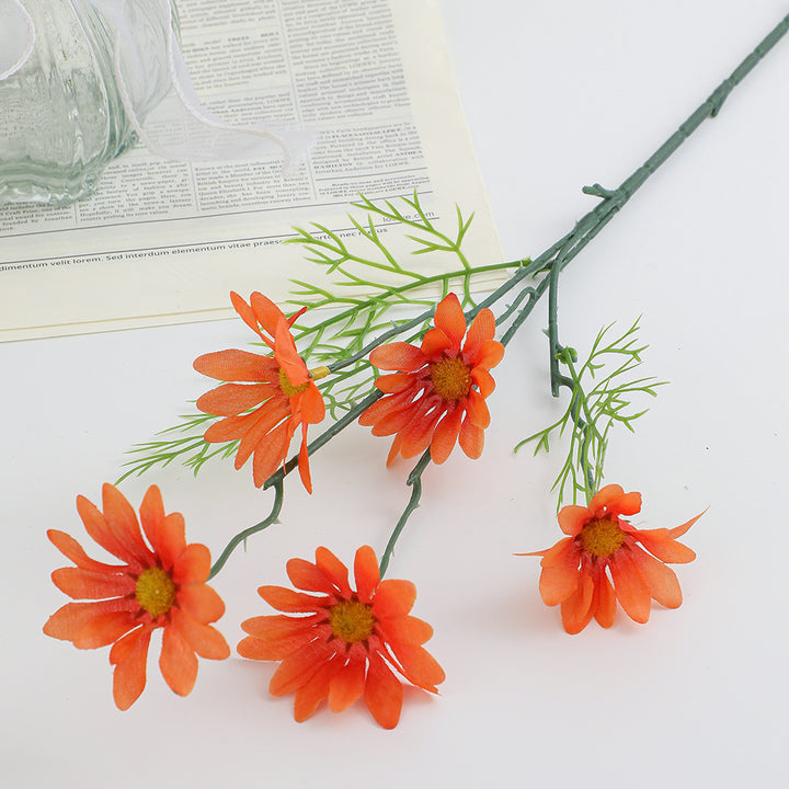 Künstlicher Blumenzweig mit leuchtenden Blüten und zarten Blättern Karnz