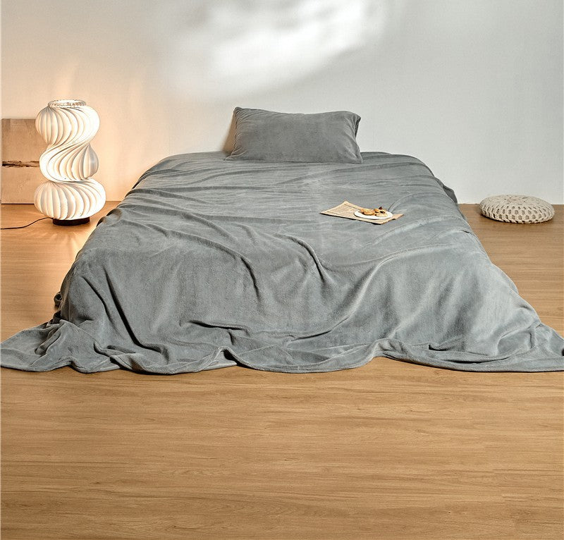 Kuscheldecke aus Mikrofaser mit samtiger Oberfläche und extra großem Format