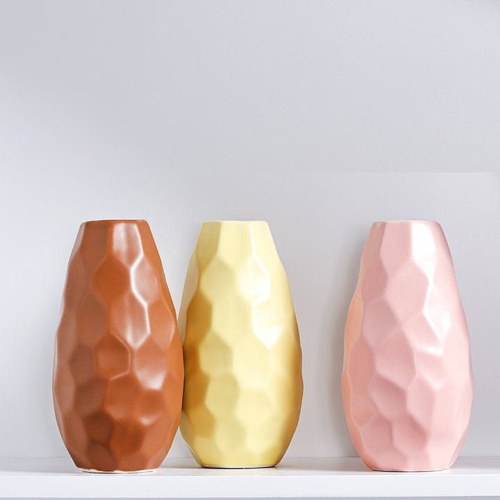 Einzigartige geometrische Keramikvase Karnz