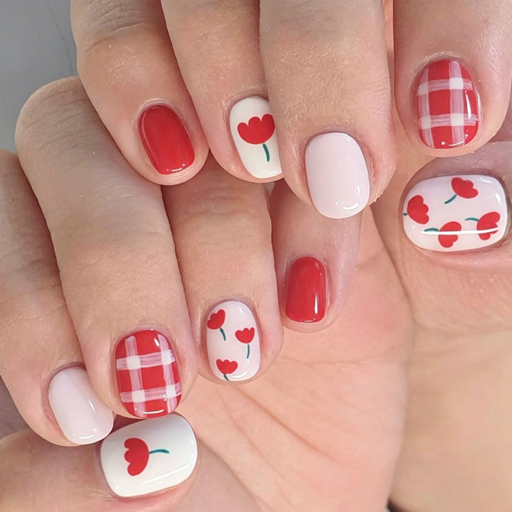 Saisonales Floral Nagelkunstdesign