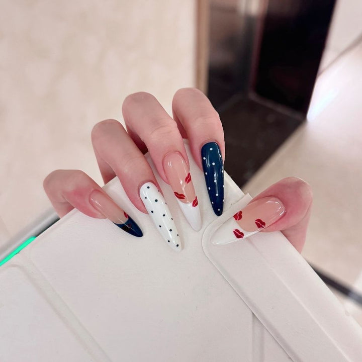 Künstlerische Lange Stiletto-Nagelverzierungen Karnz