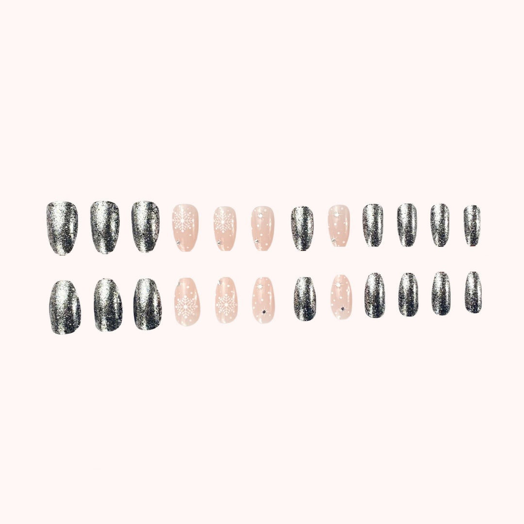 Festliches Schneeflocken-Nagelkunstdesign Karnz