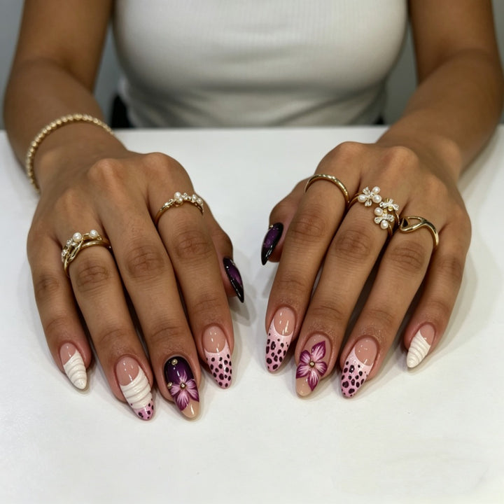 Künstlerisches Florales und Texturiertes Press-On Nagelset Karnz