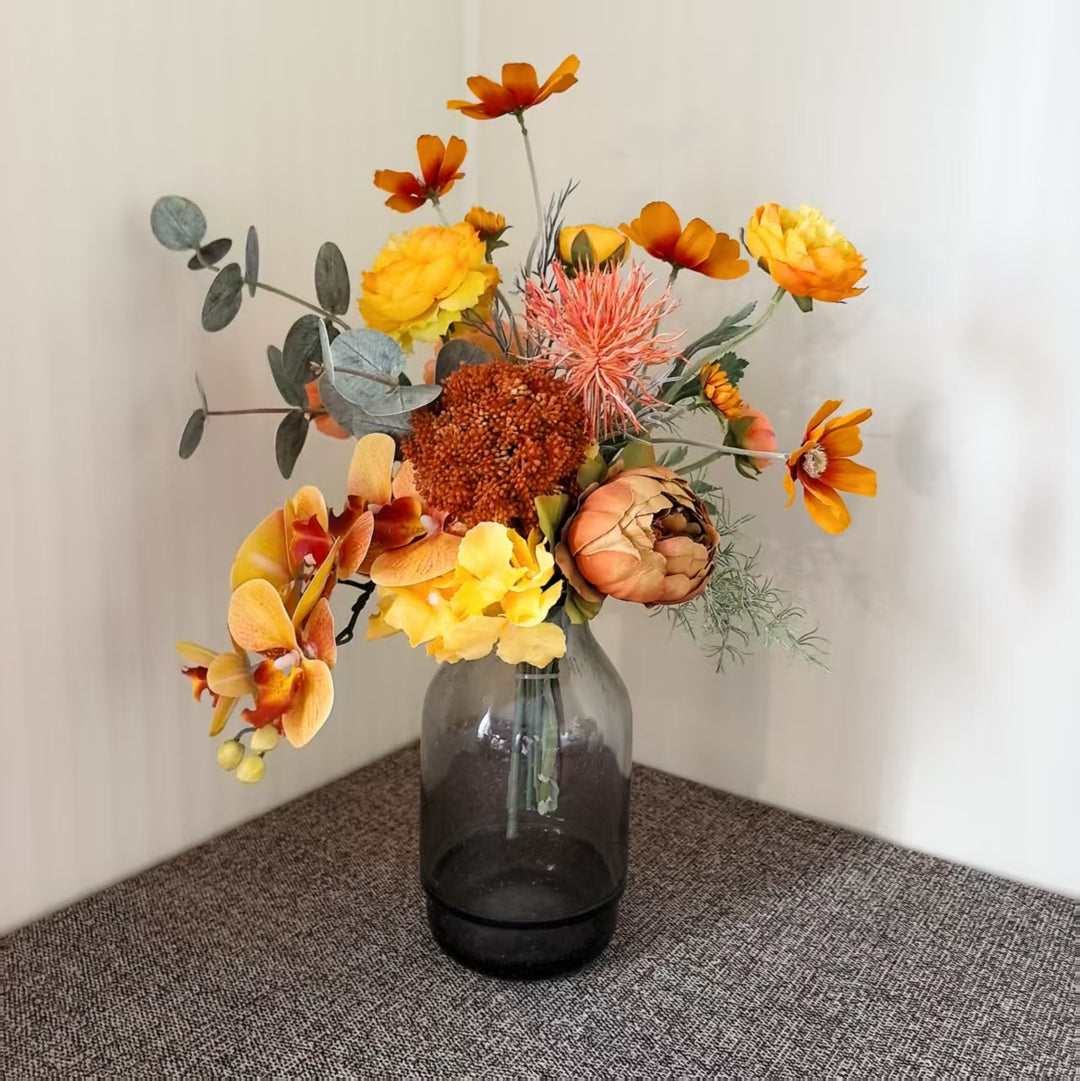 Lebensechter Botanischer Blumenstrauß