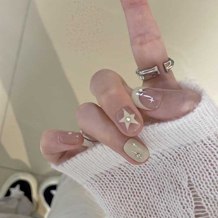 Kunstnägel mit Eleganten Glitzerakzenten Karnz