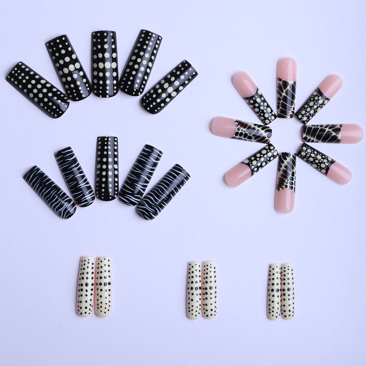 Künstliche Fingernägel Im Kreativen Design mit Modernen Akzenten Karnz