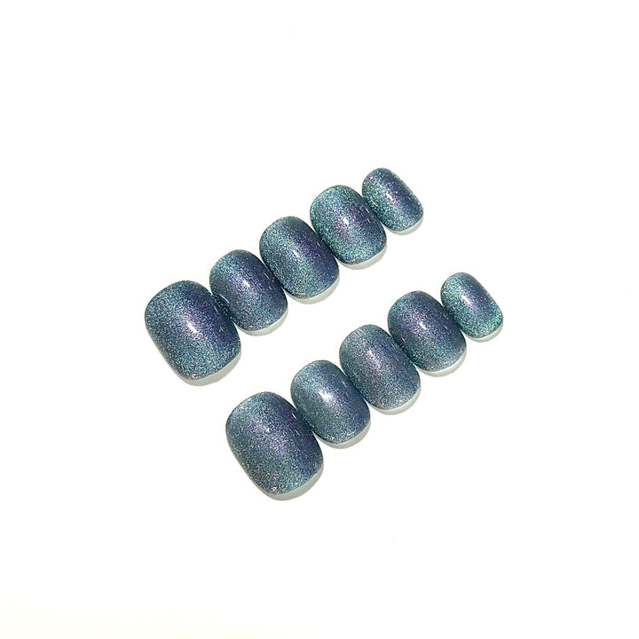 Dauerhafte Press-On-Nagelset mit Metallic-Finish