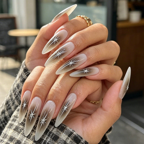 Elegante Stern-Ausschnitt Nagelverzierungen Karnz