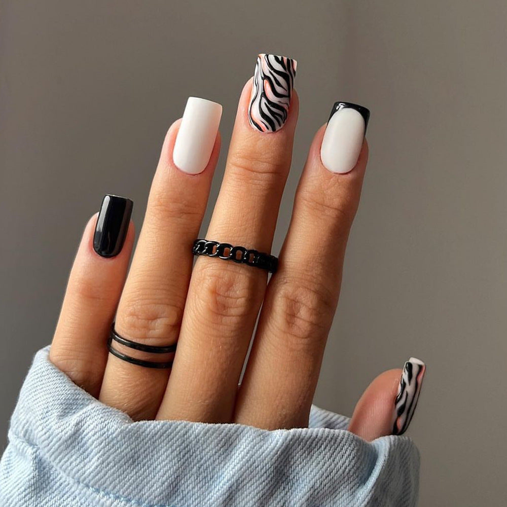 Stylische Zebra-Muster Acryl-Nagelkunst Karnz