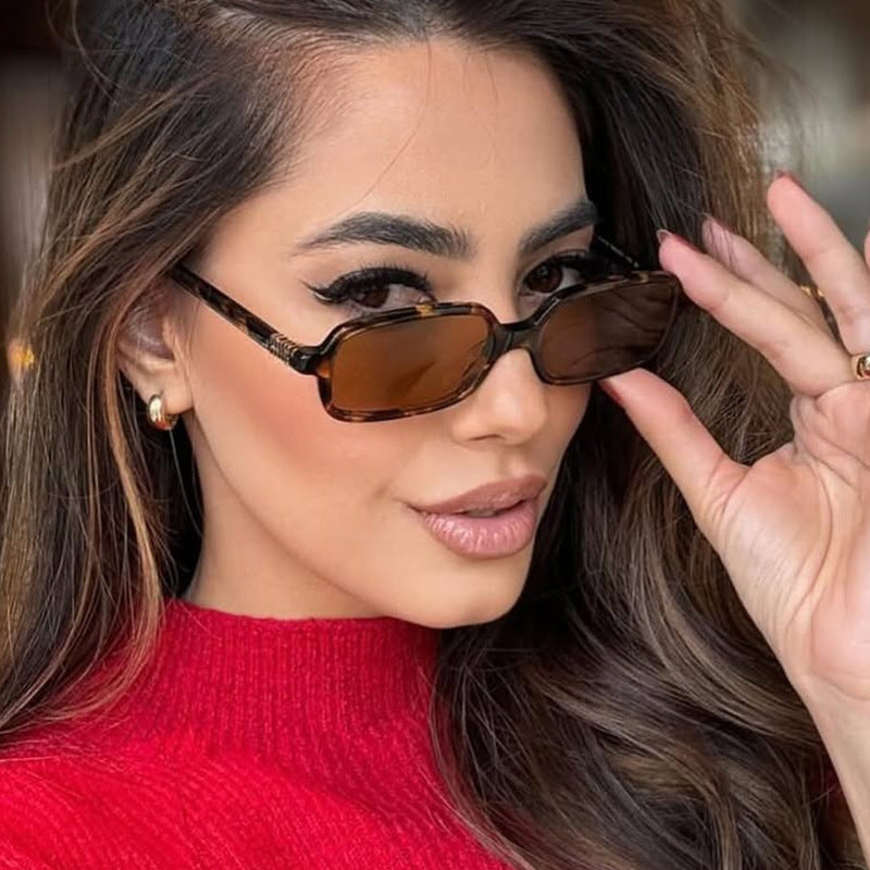 Damen modische quadratische Brille mit elegantem Kunststoffrahmen und goldenen Akzenten Karnz