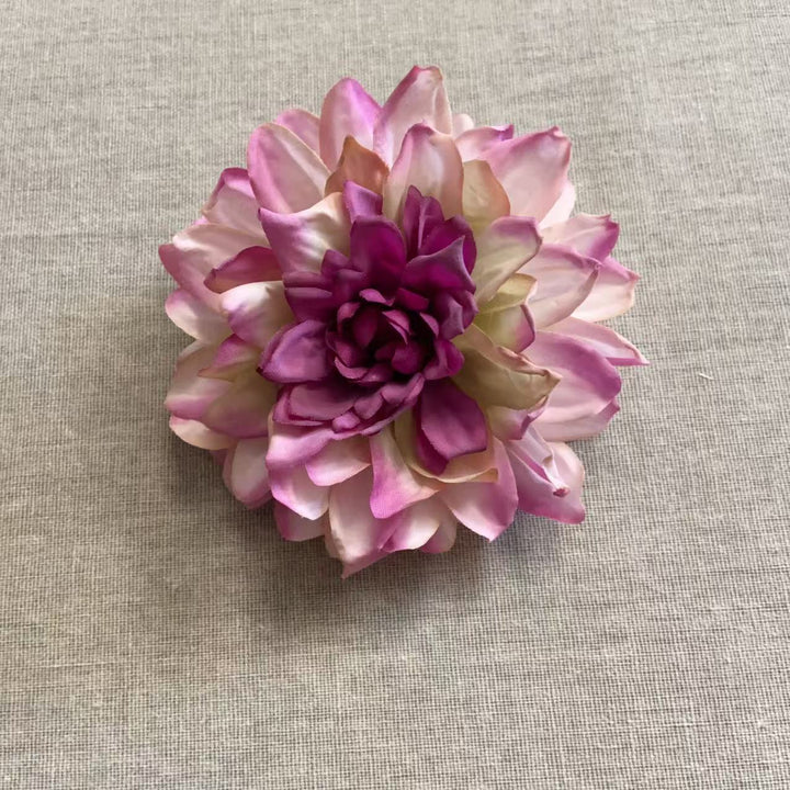 Lebensechte Blumenhaarnadel