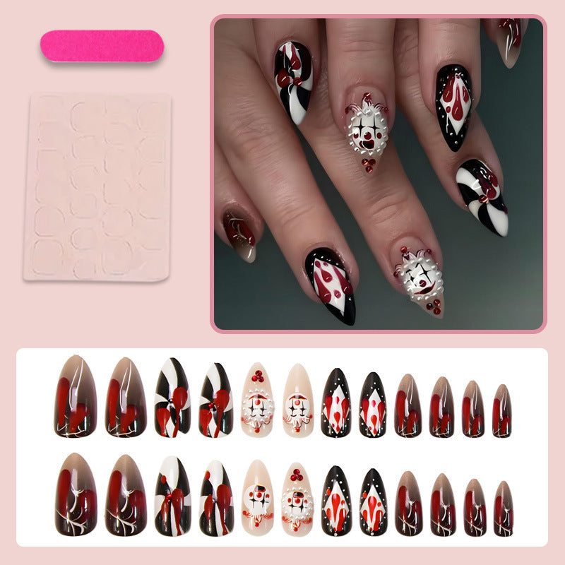 Kunstnagelset mit einzigartigen Spukmotiven Karnz