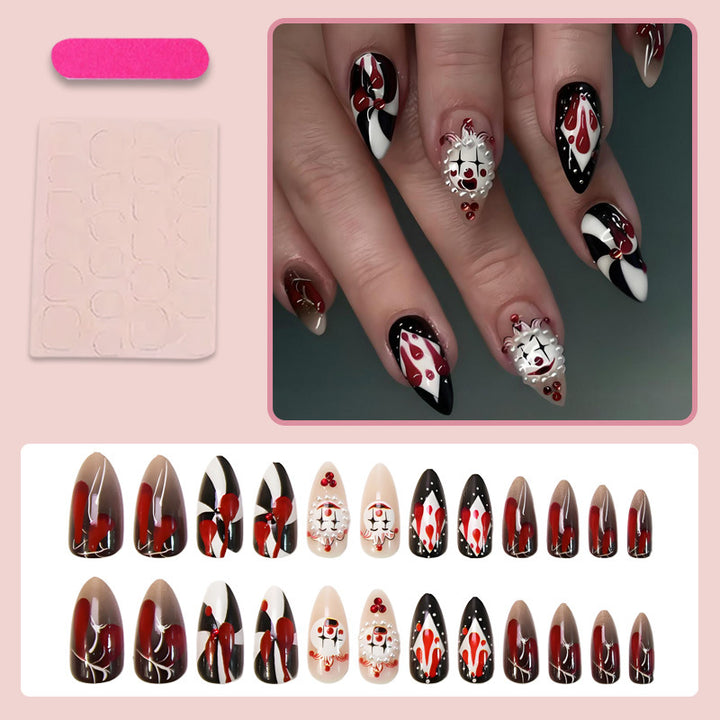 Kunstnagelset mit einzigartigen Spukmotiven Karnz