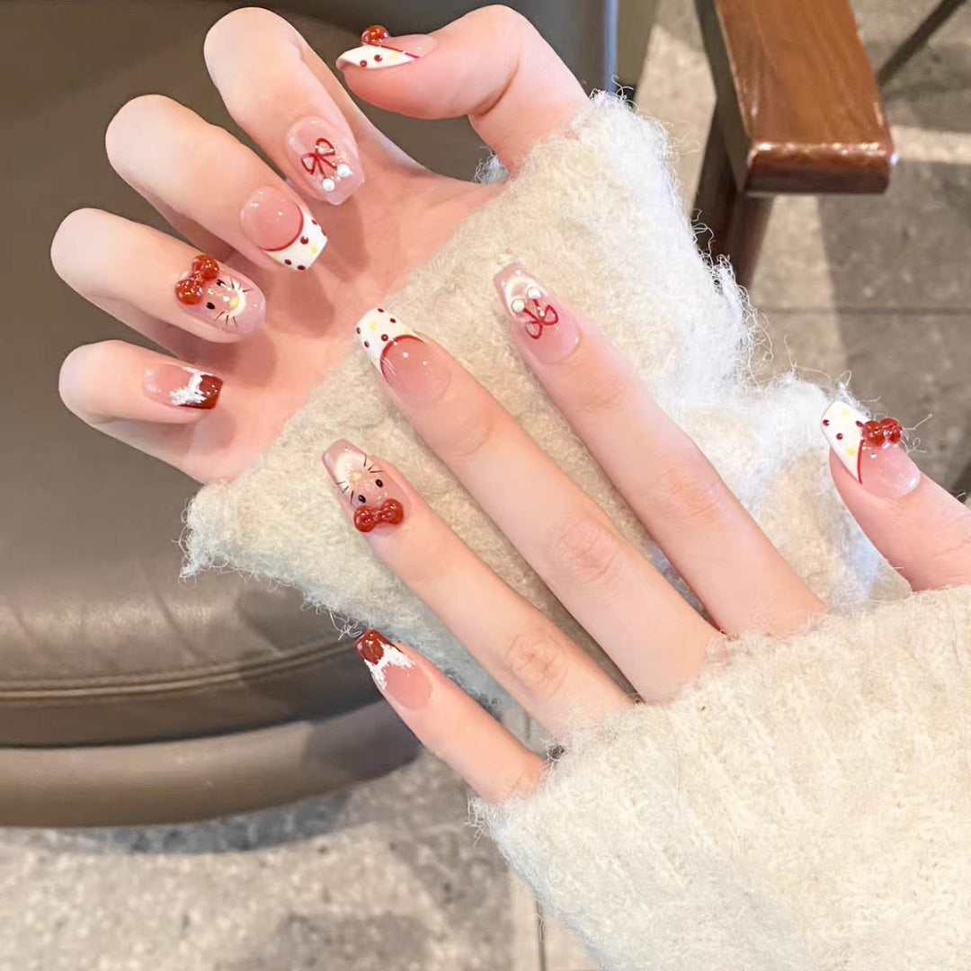Künstlerisches Press-On-Nagelset mit skurrilen Feiertagsdesigns Karnz