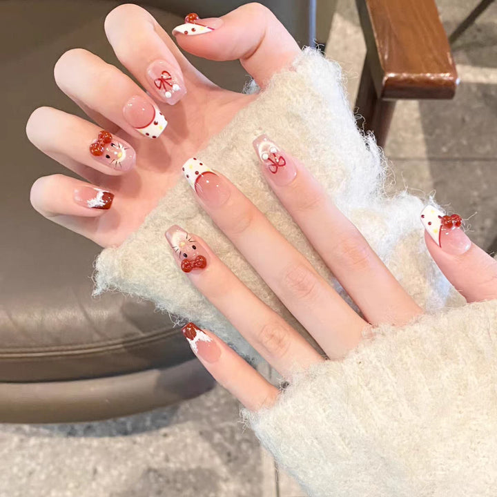 Künstlerisches Press-On-Nagelset mit skurrilen Feiertagsdesigns Karnz