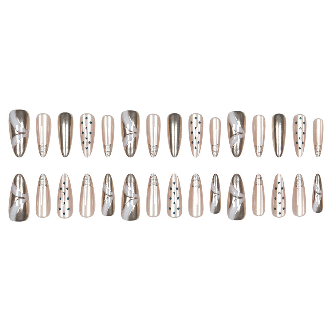 Glamouröse Stiletto-Nagelerweiterungen Karnz