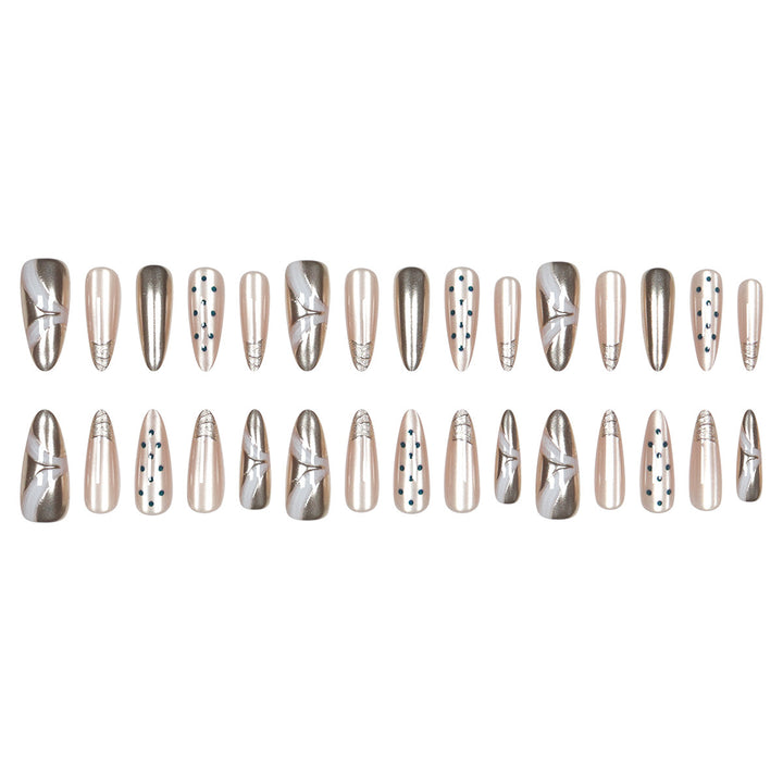 Glamouröse Stiletto-Nagelerweiterungen Karnz