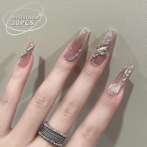 Glamouröse mit Strass besetzte spitze Press-On Nägel Karnz