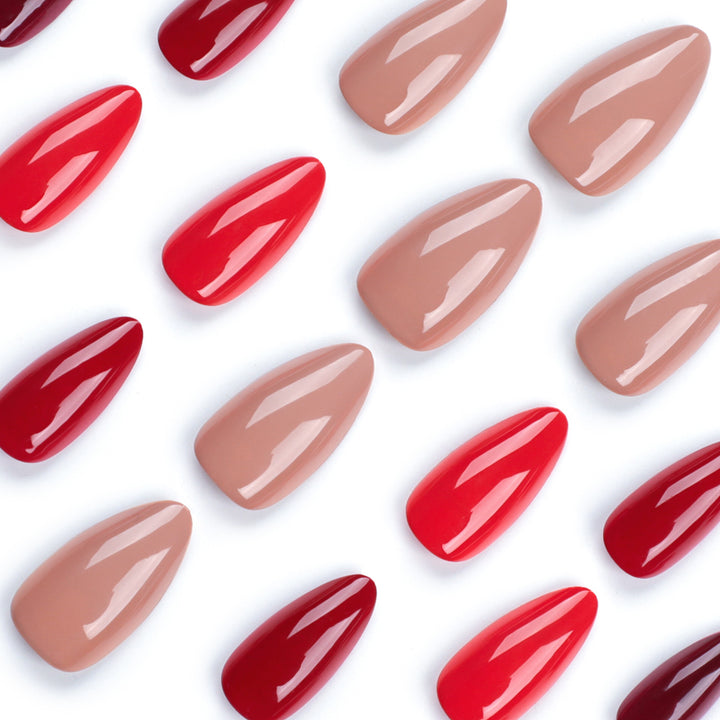 Kunstvolle Nagelverlängerungen im eleganten Stiletto-Stil Karnz