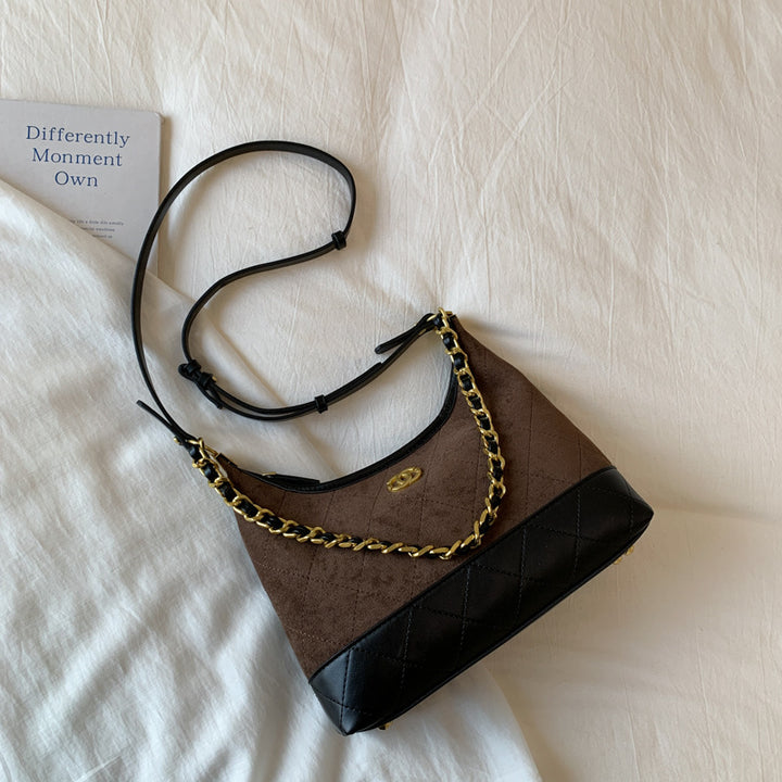 Gepolsterte Wildleder Schultertasche Karnz